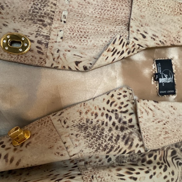 Beautiful real Leather Leopard Skin coat from Argentina. - Picture 6 of 8